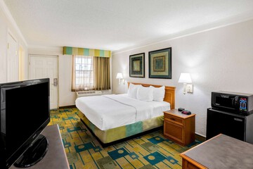 Room 30 of 33