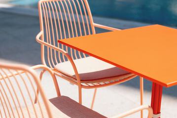 Poolside bar