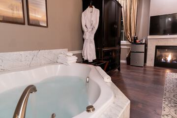 Private spa tub