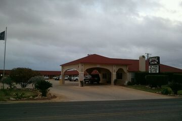 Royal Inn Pearsall