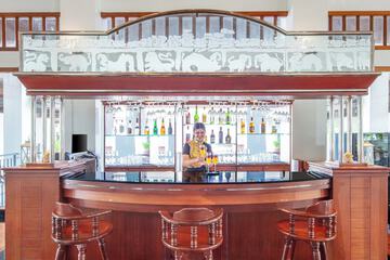 Lobby lounge