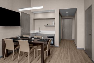 Lounge 54 of 60