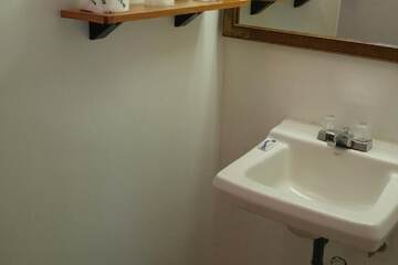 Bathroom sink