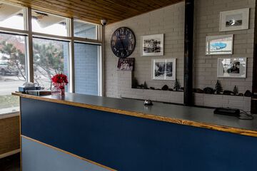 Check-in/check-out kiosk