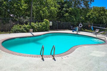 Pool 4 of 39