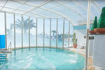 Indoor spa tub