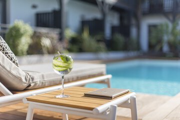 Poolside bar