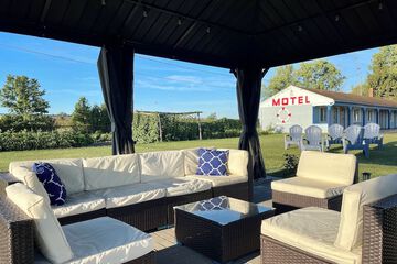 Hotel Exterior 25 of 29