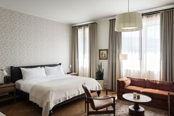 Room 25 of 37