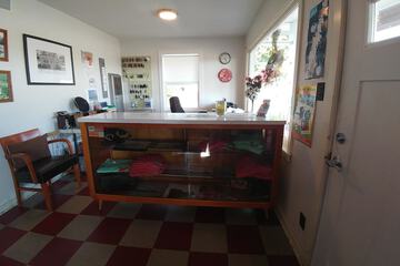 Check-in/check-out kiosk