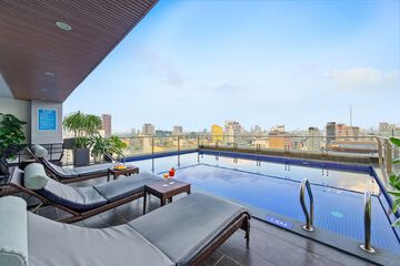 Rooftop pool