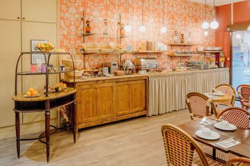 Breakfast buffet