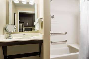 Room 32 of 42