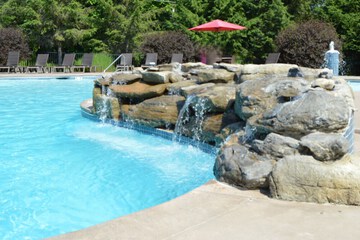 Pool waterfall