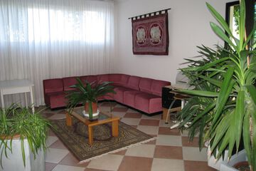 Lobby lounge