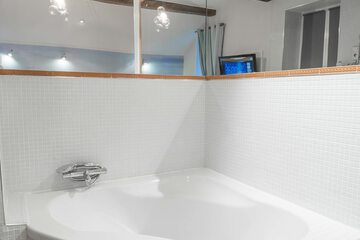 Jetted tub