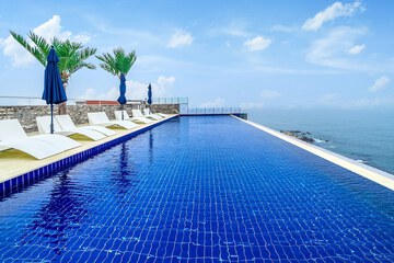 Rooftop pool