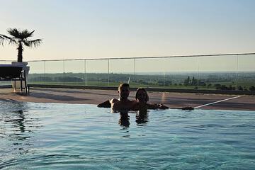 Infinity pool