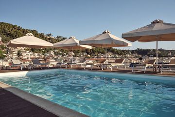 Rooftop pool