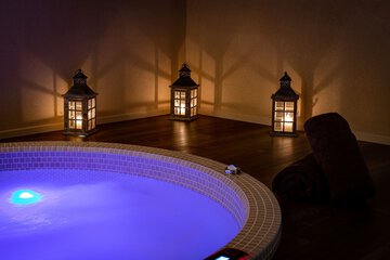 Indoor spa tub