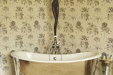 Deep soaking bathtub