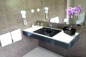 Bathroom sink