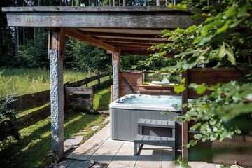 Private spa tub
