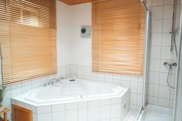 Indoor spa tub