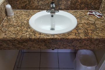 Bathroom sink
