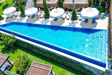 Infinity pool