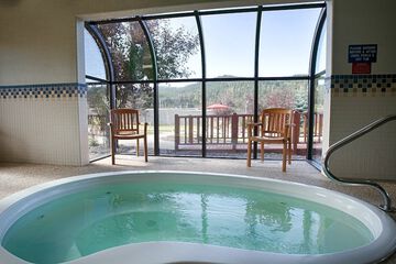 Indoor spa tub