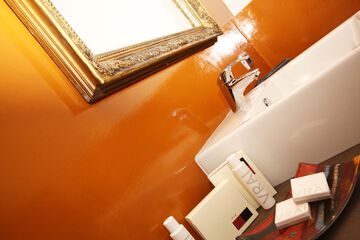 Bathroom sink