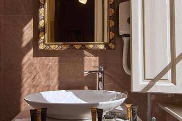 Bathroom sink