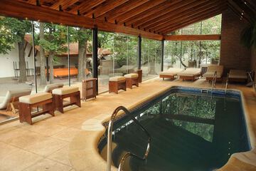 Indoor/outdoor pool