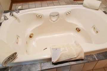 Jetted tub