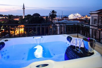 Private spa tub