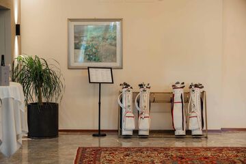 Indoor golf driving range