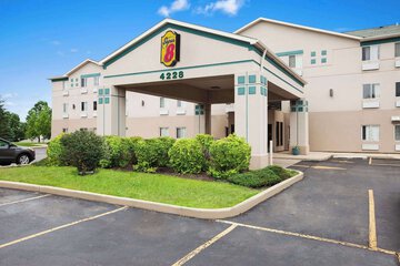 Super 8 by Wyndham Aurora / Naperville Area