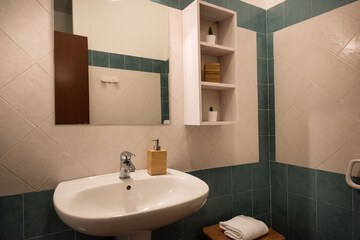 Bathroom sink