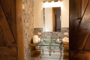 Bathroom sink