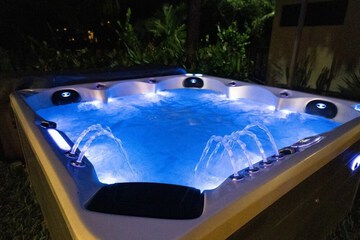 Private spa tub