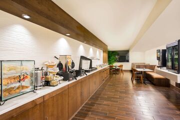 Breakfast/Coffee Service 25 of 32