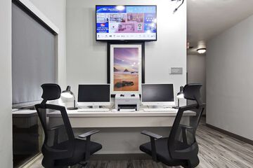 Business Center 25 of 25