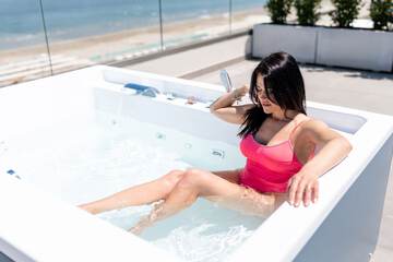 Private spa tub
