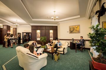 Lobby lounge
