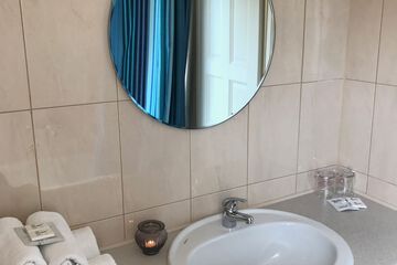 Bathroom sink