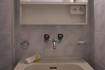 Bathroom sink