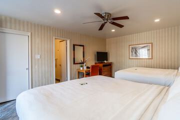 Room 32 of 143