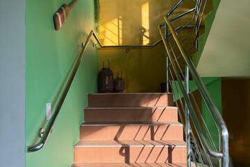 Handrails in stairways