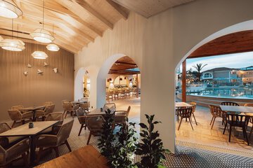 Poolside bar